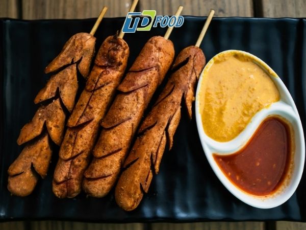 Chuẩn bị và sơ chế nguyên liệu xúc xích